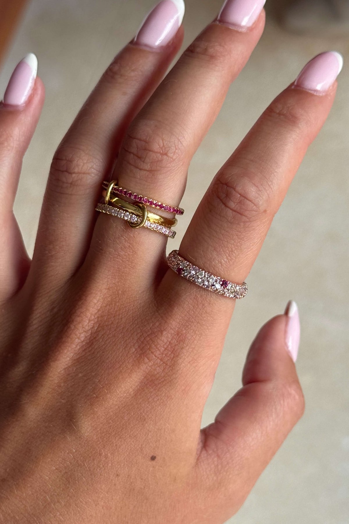 ZEYA - Valentina Gradient Rhinestone Band Ring