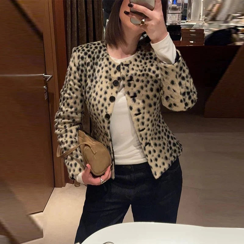 Veste courte en fausse fourrure léopard Katie