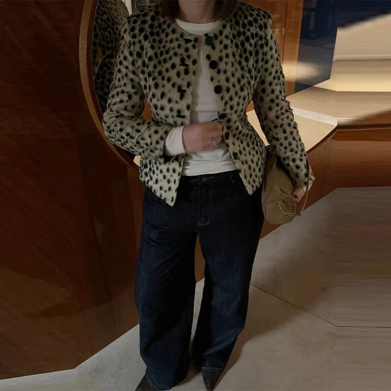 Veste courte en fausse fourrure léopard Katie