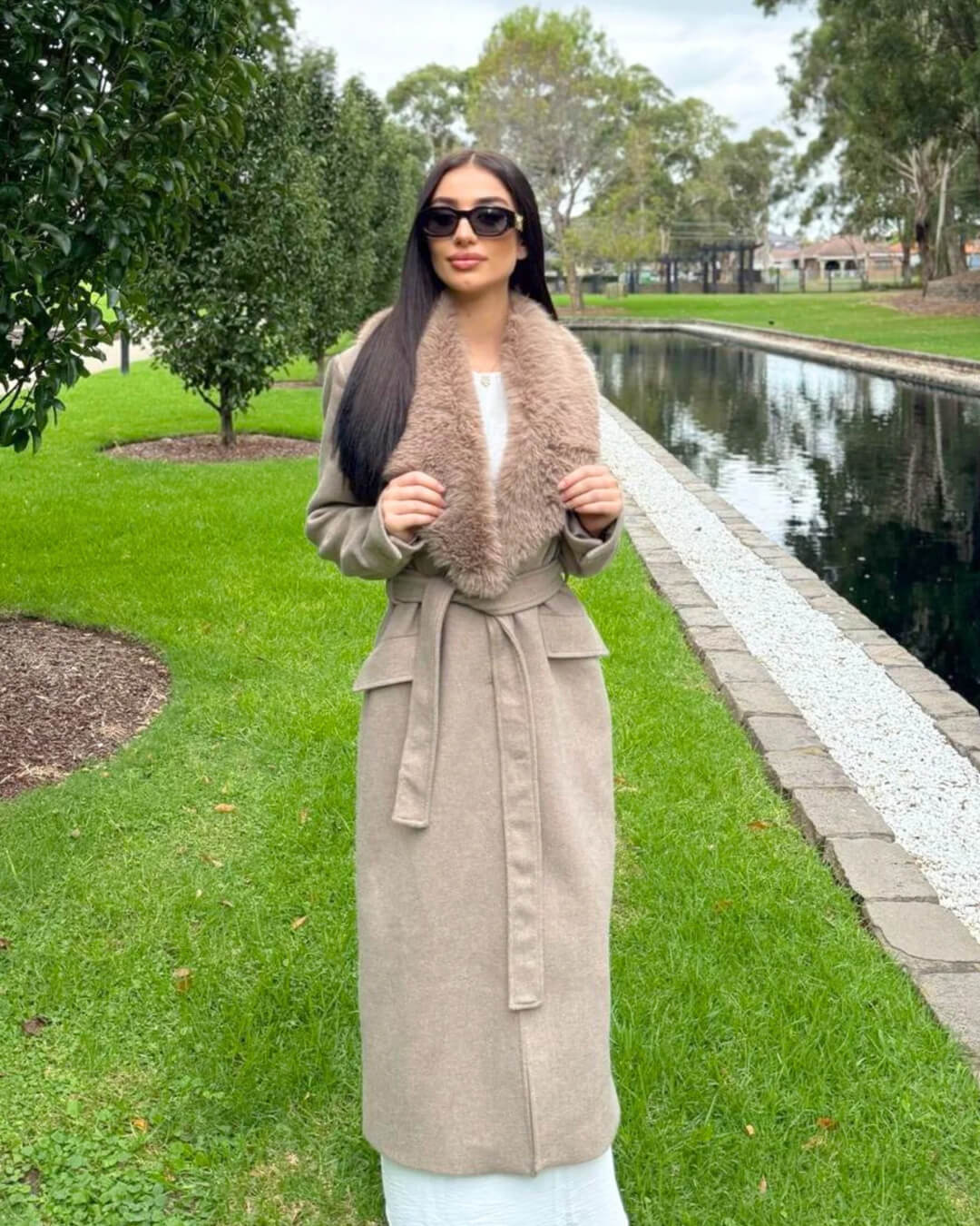 Manteau long Lola avec col en fausse fourrure