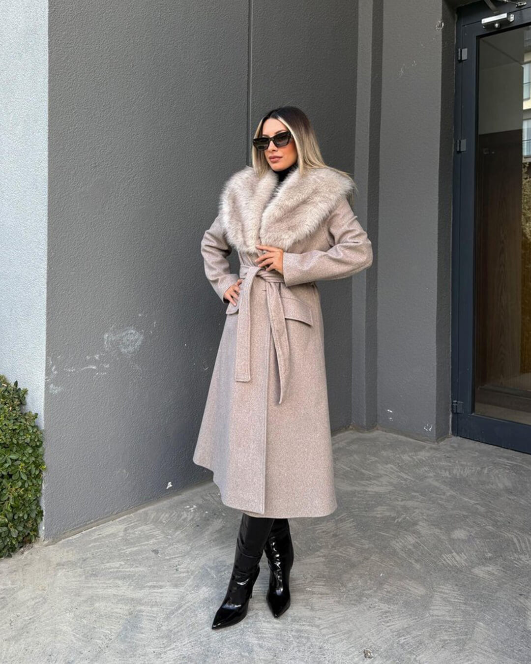 Manteau long Lola avec col en fausse fourrure