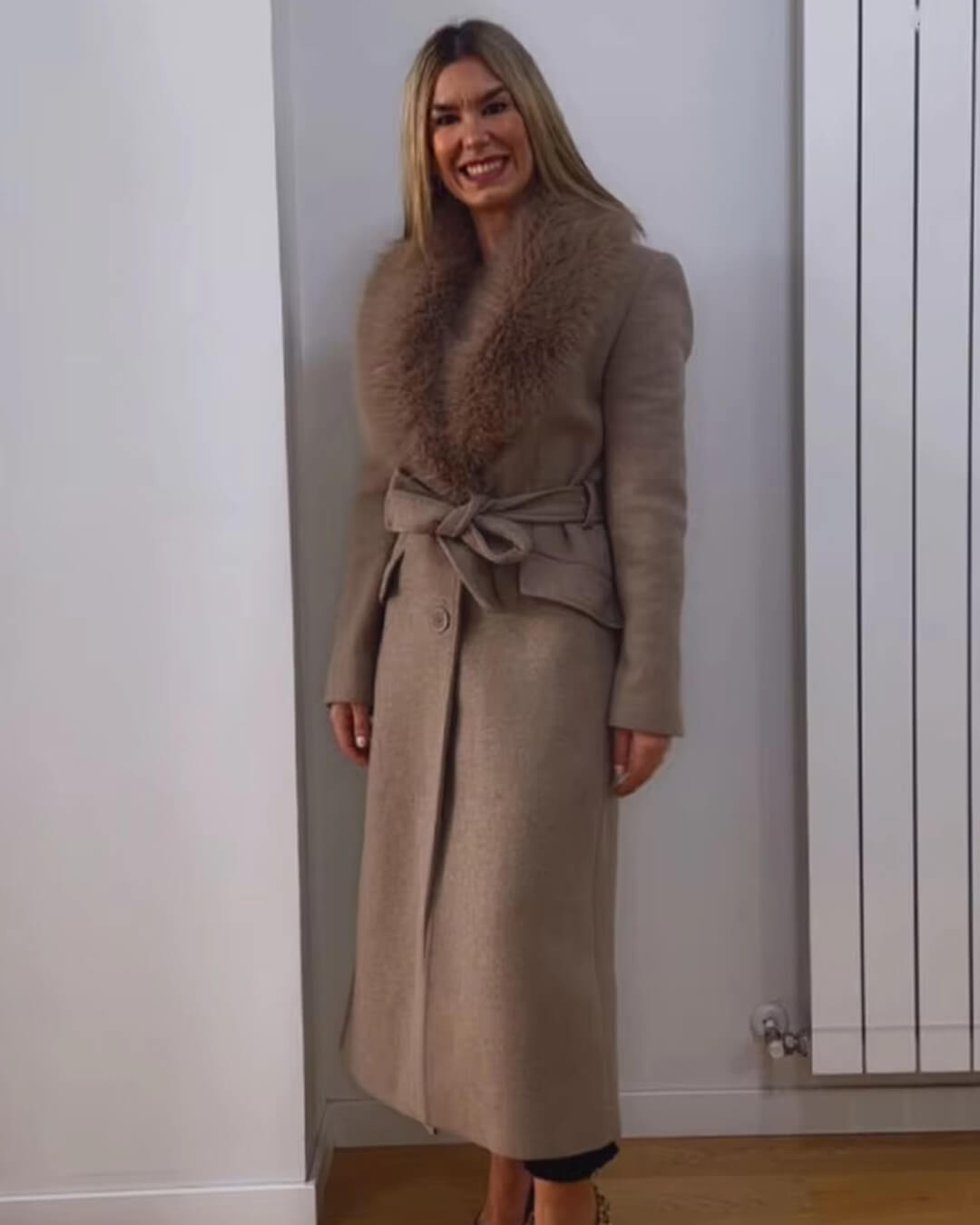 Manteau long Lola avec col en fausse fourrure