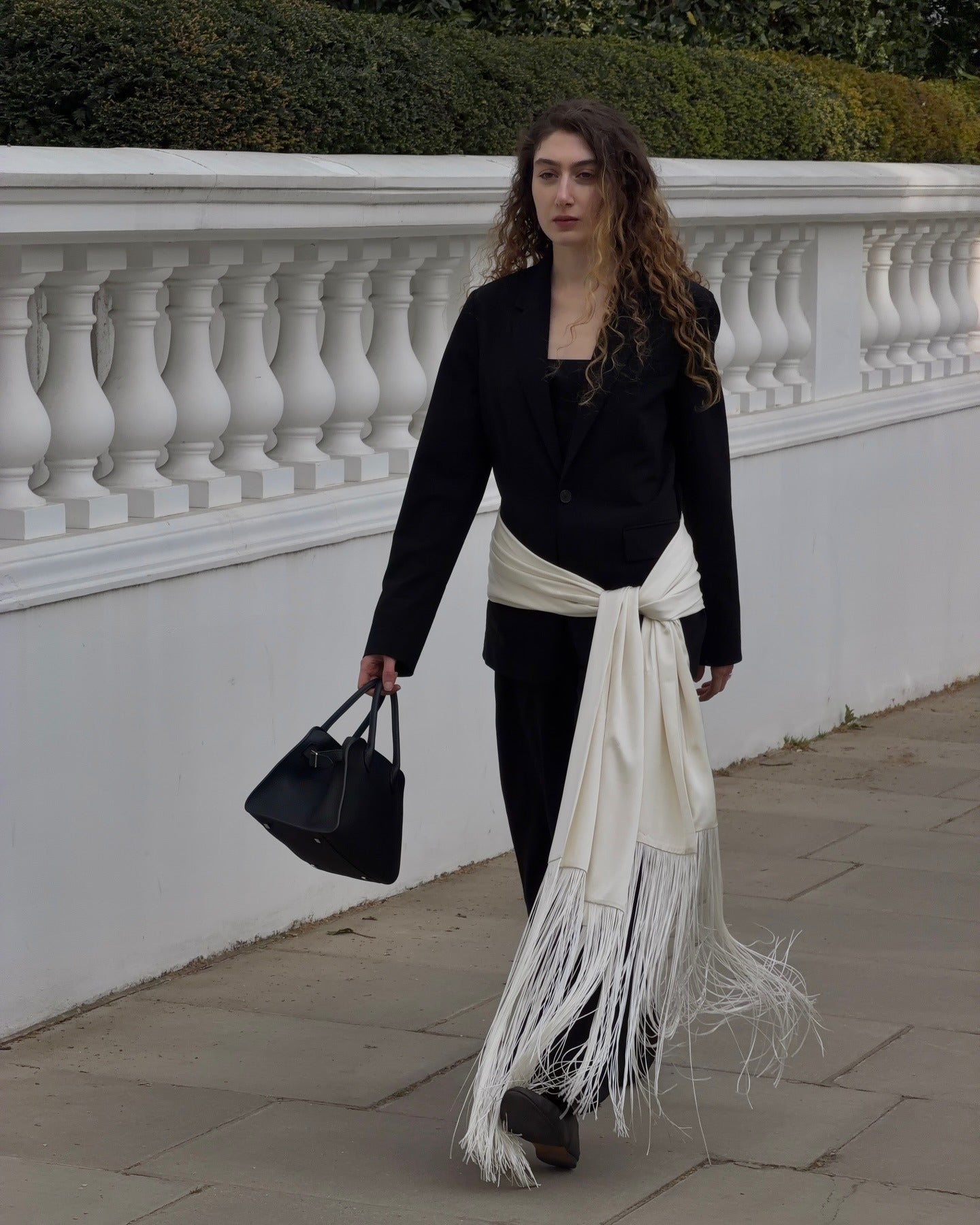 Amelie ceinture foulard satin à franges et pompons