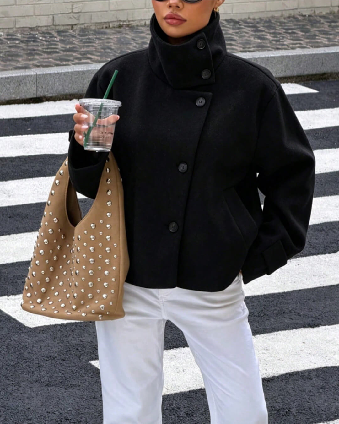 Manteau Monica Rose à boucle et col montant