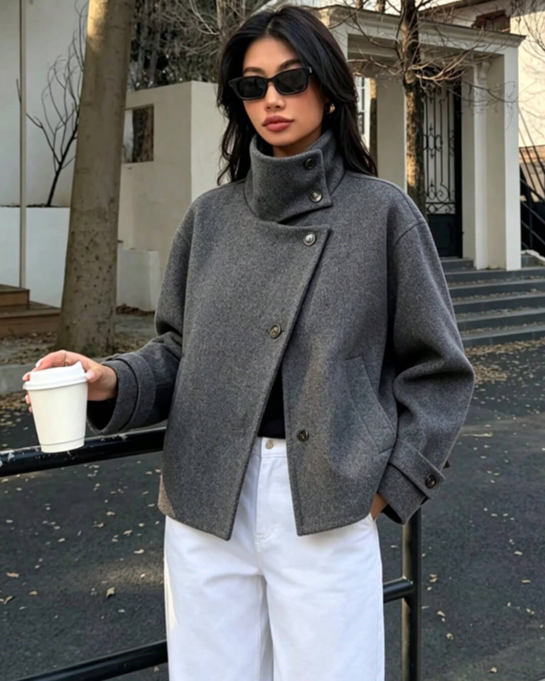 Manteau Monica Rose à boucle et col montant