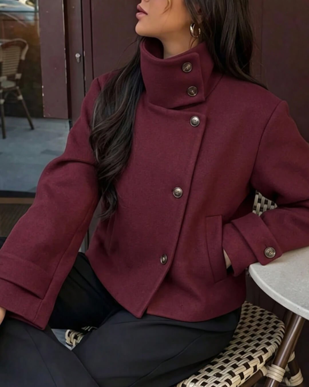 Manteau Monica Rose à boucle et col montant