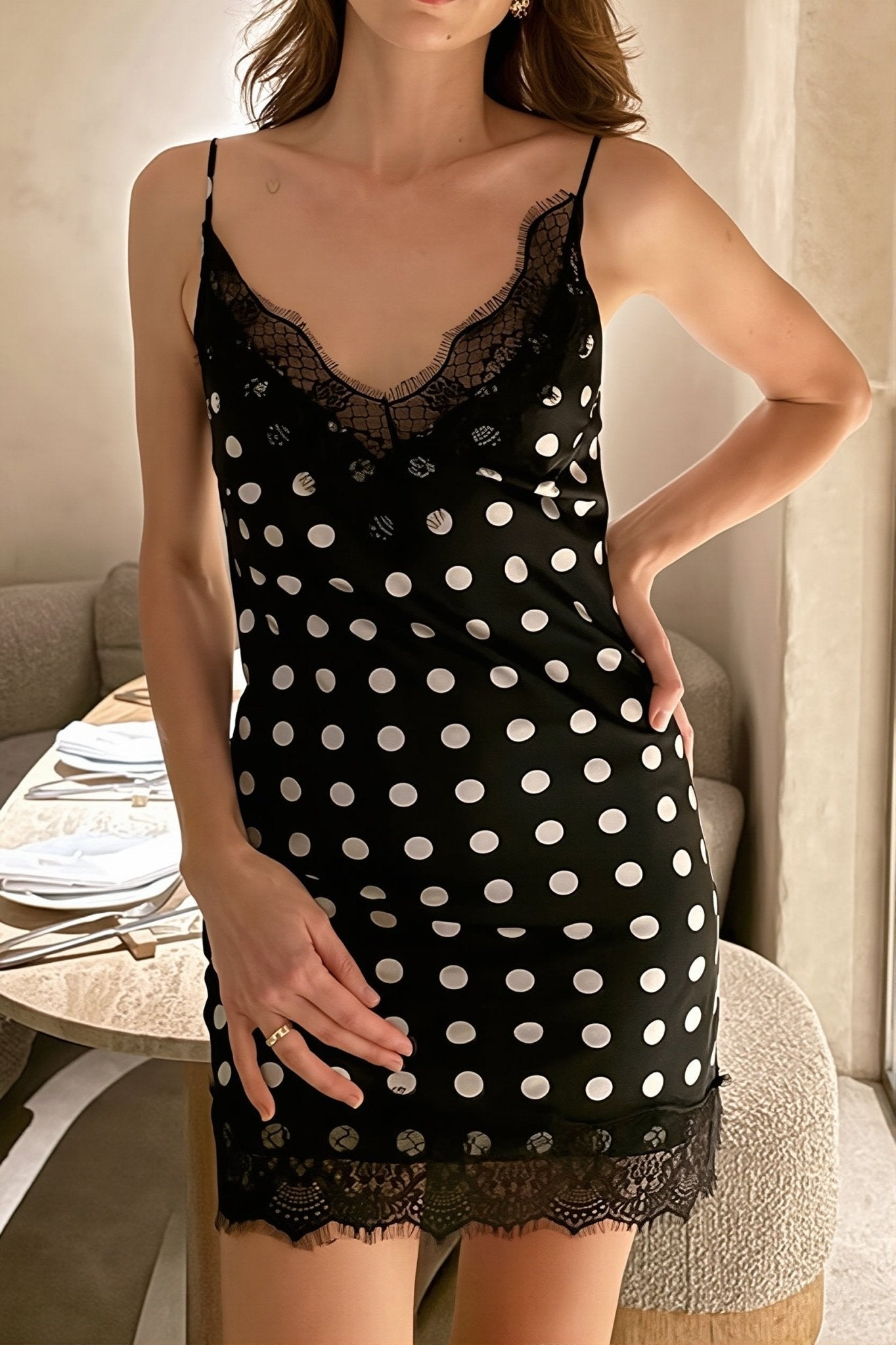 Robe caraco en dentelle à pois Katie