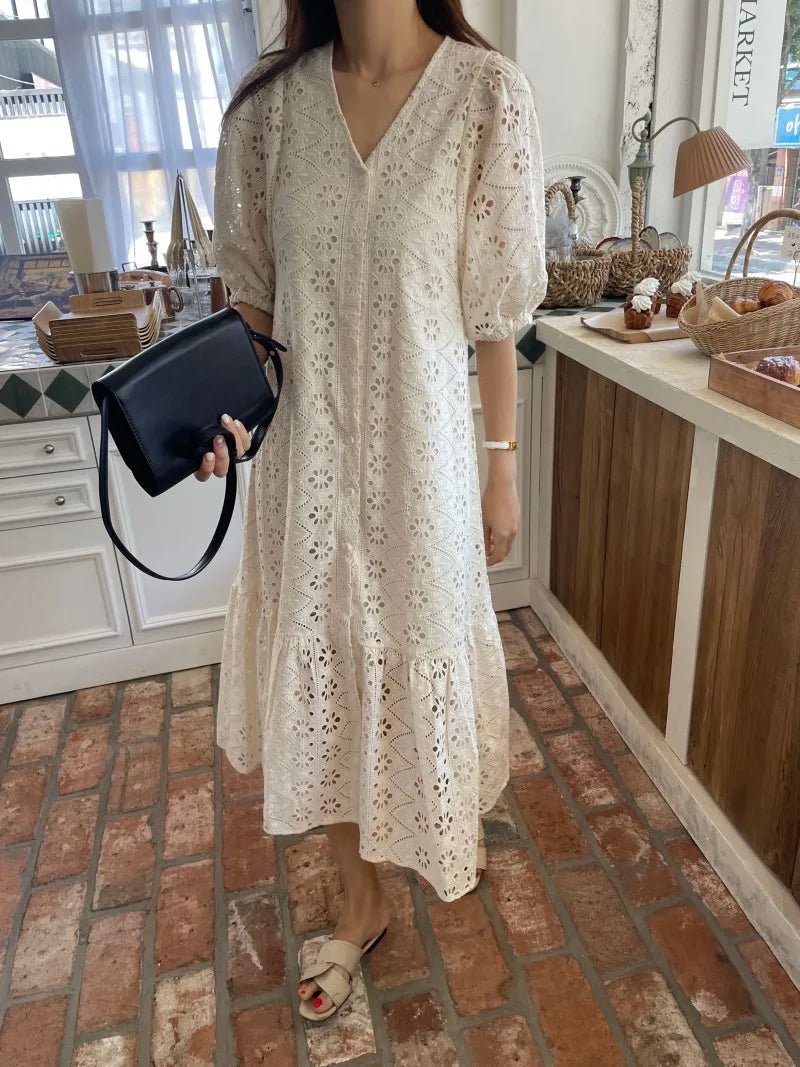 Robe longue brodée à col en V Zelia