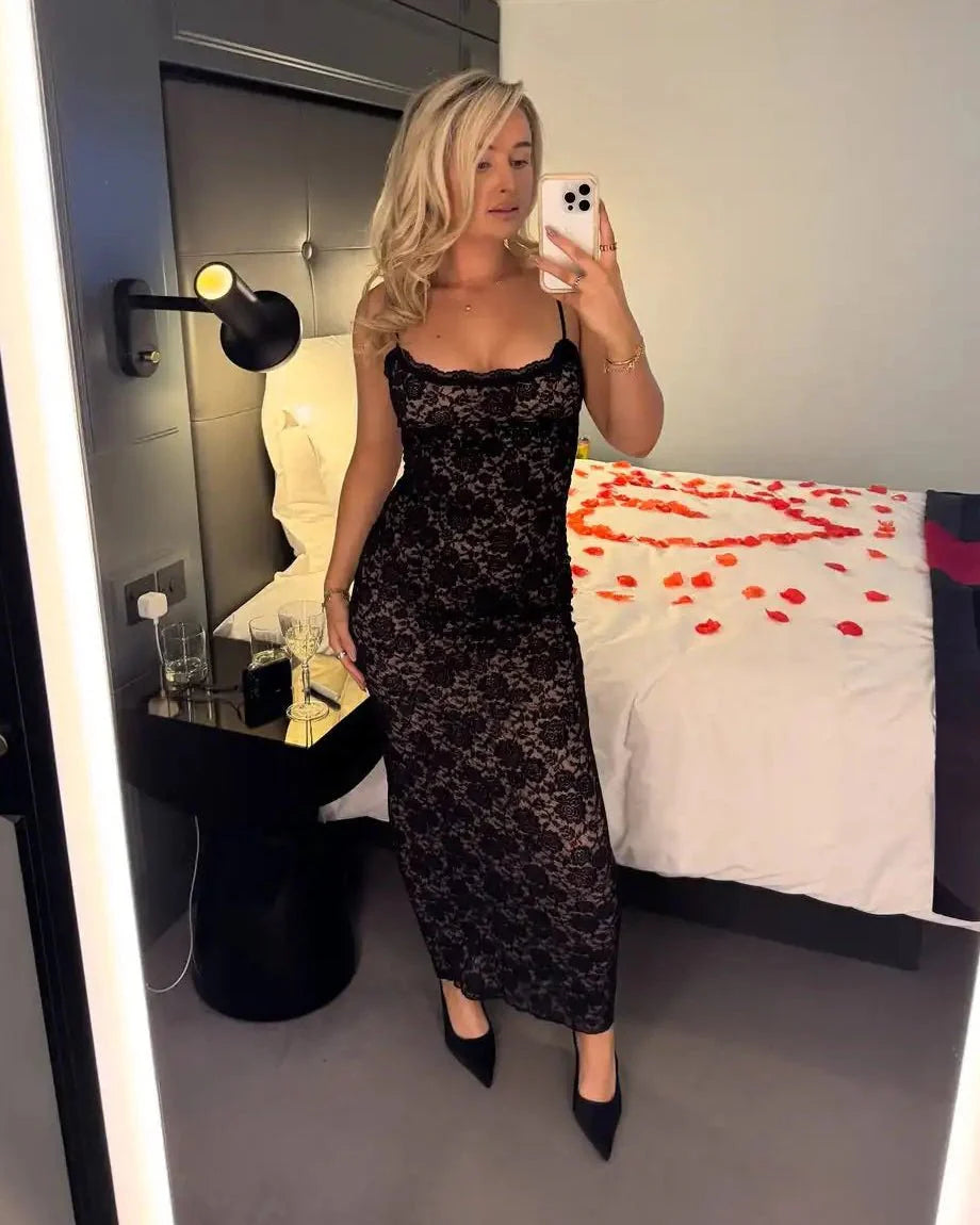 Robe longue Margot en dentelle à épaules dénudées