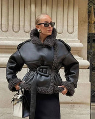 Veste courte ceinturée en similicuir Alessia