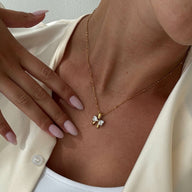 Collier pendentif Adaeze nœud en zircone
