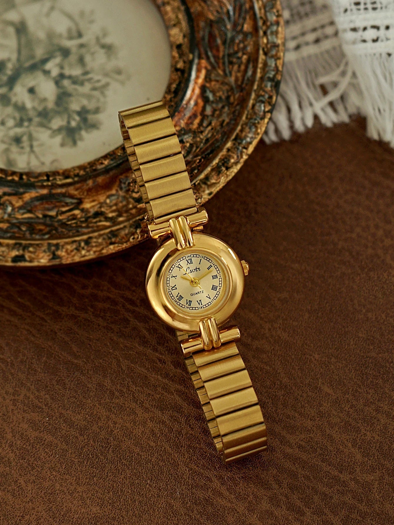 ZEYA - Calla Round Vintage Watch