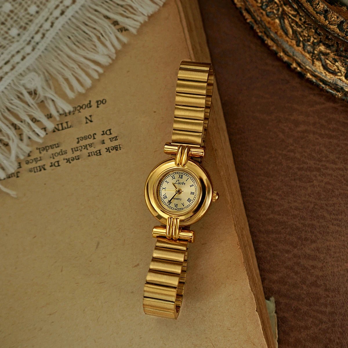 ZEYA - Calla Round Vintage Watch