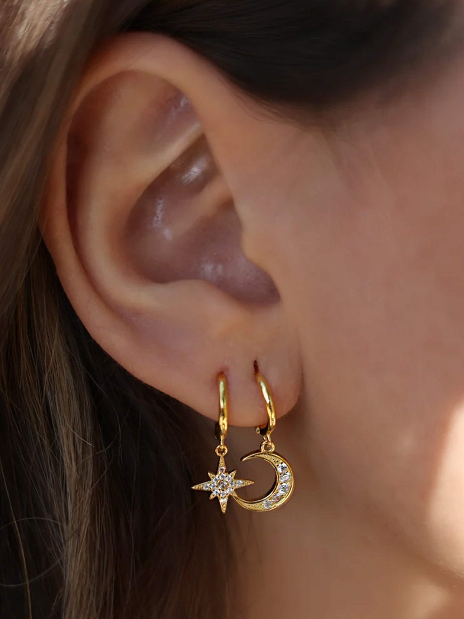 ZEYA - Clara Star Moon Hoop Piercing