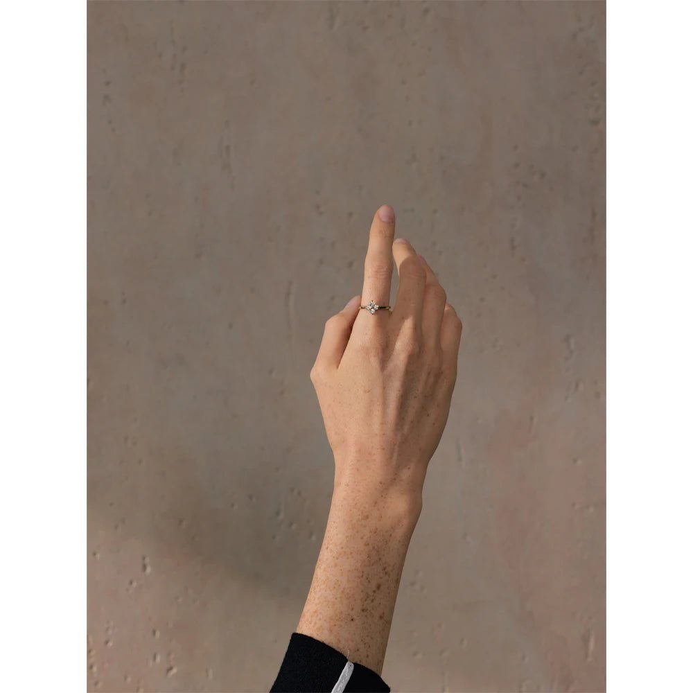 ZEYA - Desiree - Adjustable Stainless Steel Flower Ring with Sparkling Cubic Zirconia