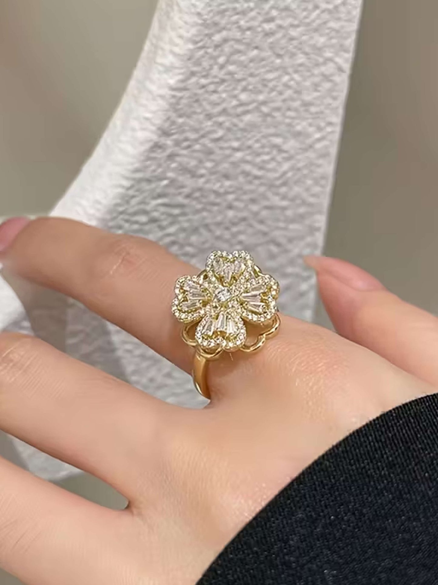 ZEYA - Hazel Clover Leaf Anxiety Ring