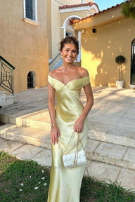 Robe maxi Katelyn épaules dénudées en satin