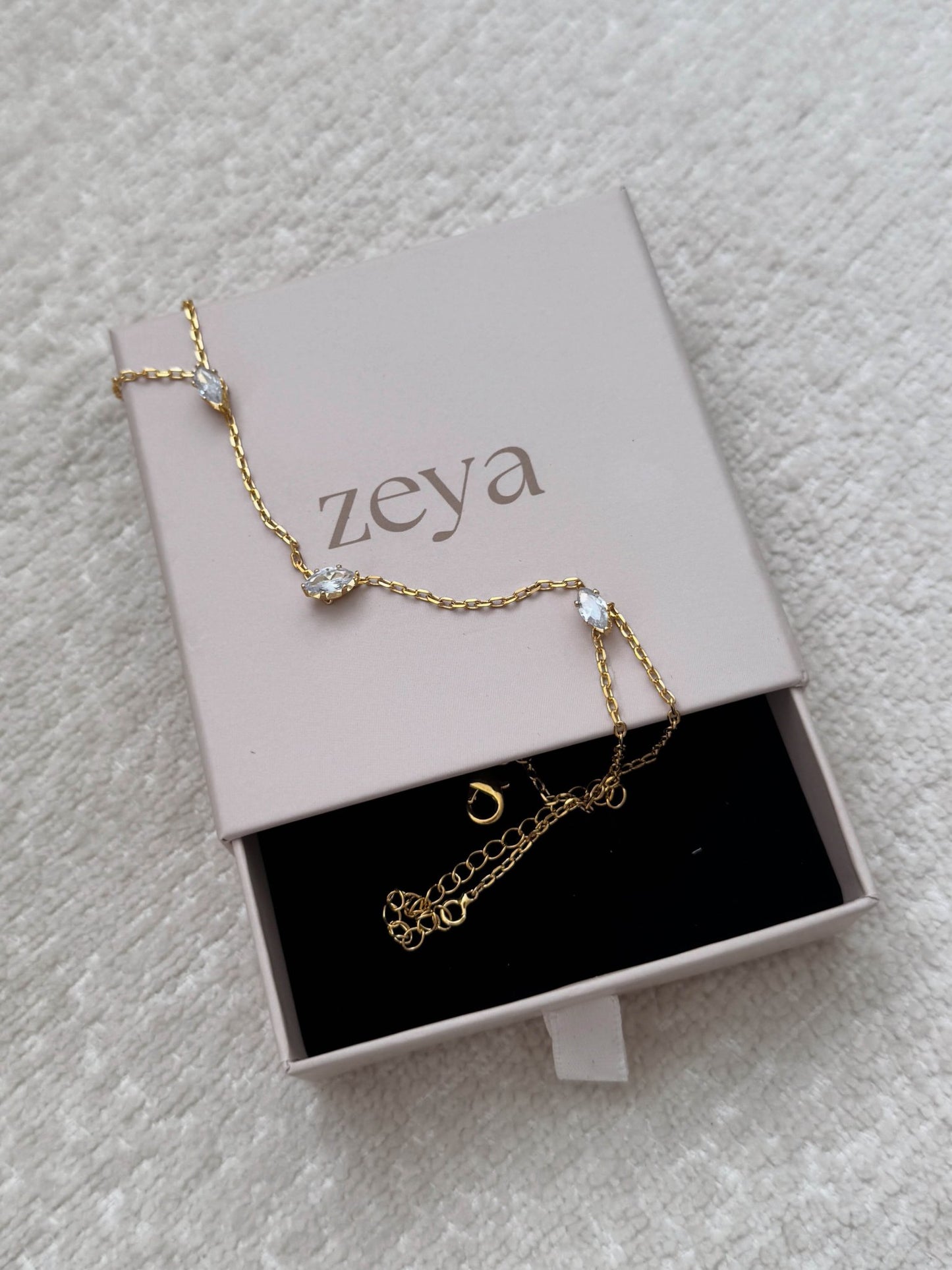 ZEYA - Marquise Hand Chain